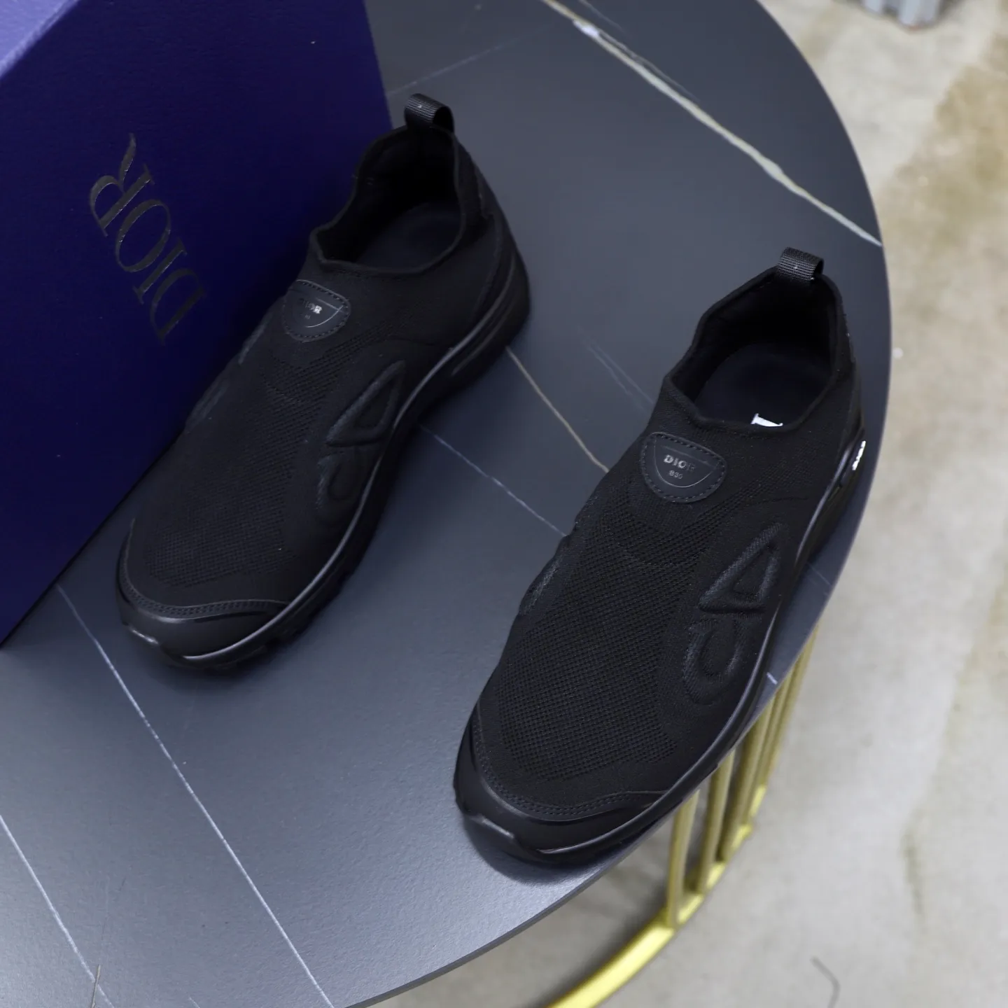Ex-factory price: 520💰Dior B30’s latest hot model is shipped, the original version is manufactured 1:1 ▪️ Fabric: Original customized fly weave ▪️ Lining: Imported breathable mesh ▪️ Sole: Original molded non-slip outsole ▪️ Size: 38-46 (45 and 46 are custom-made and cannot be returned or exchanged)
